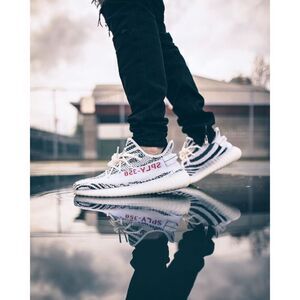 ✨adidas Yeezy Boost 350 V2 “Zebra” Sz 10.5 Sneakers✨